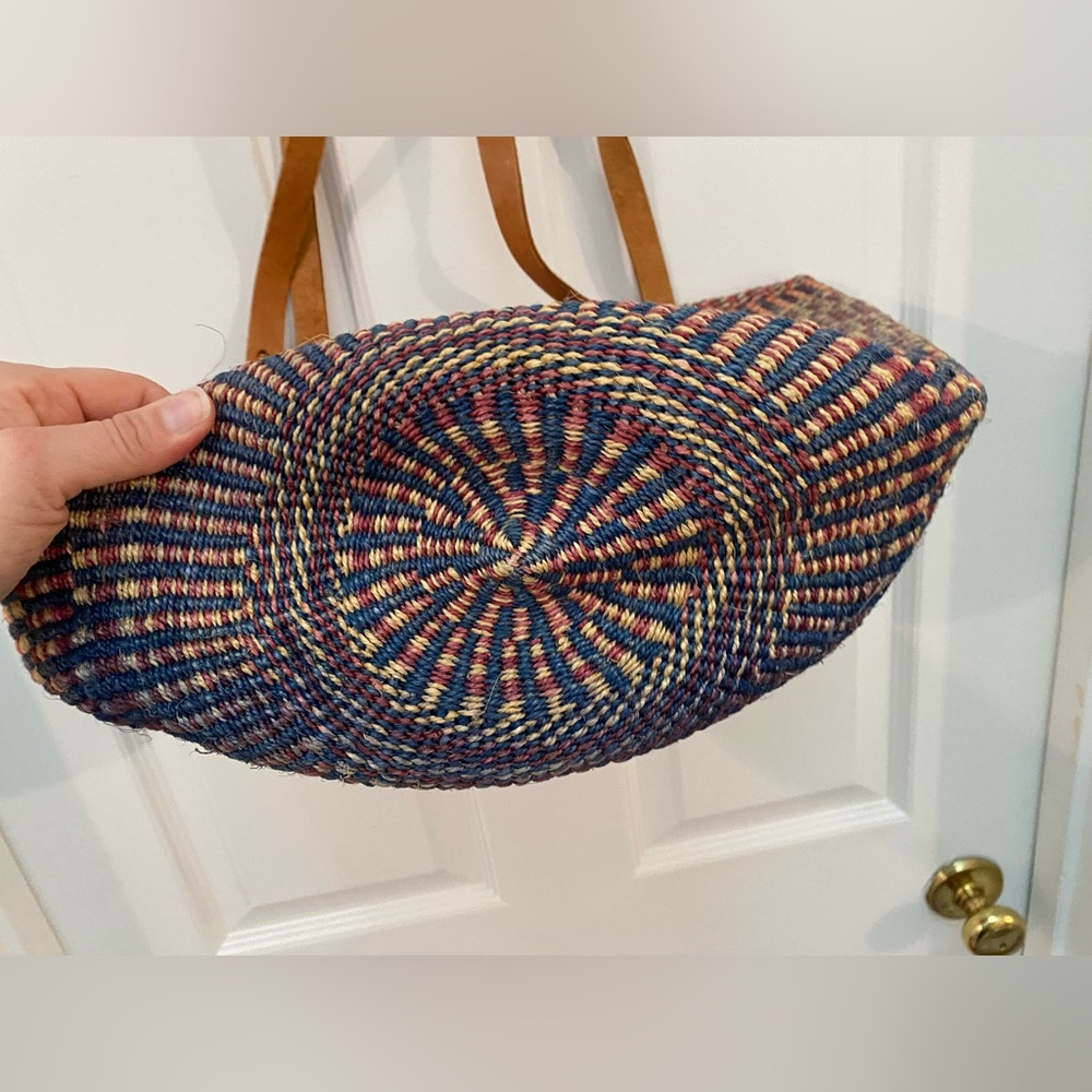 Handwoven Vintage Multi-Color African Sisal Market Tote w Tan Shoulder Straps - Picture 3 of 10